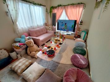 パーティ・誕生日会【コンビニ0分】オオノビル305「ロココ川口」 ハロウィン🎃2面採光✨ママ会👶優しい日差し💗癒し系スペースの室内の写真