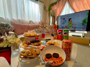 パーティ・誕生日会【コンビニ0分】オオノビル305「ロココ川口」 ハロウィン🎃2面採光✨ママ会👶優しい日差し💗癒し系スペースの室内の写真