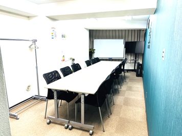 RAKUNA 秋葉原 会議室Aの室内の写真