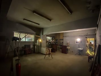 天井が高いので、体感は実際の広さ以上です。 - GUSSA STUDIO & GALLERY 「A+B」studioの室内の写真