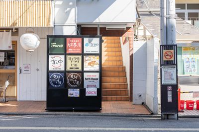 スタジオは東洞院通側の階段を上がった先、一番奥の部屋です。 - レンタルスタジオツリー烏丸店の外観の写真