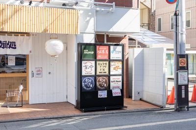 スタジオは東洞院通側の階段を上がった先、一番奥の部屋です。 - レンタルスタジオツリー烏丸店の外観の写真