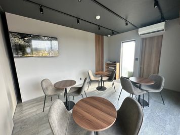セミナールーム - NI to WA Coworking Space ドロップインプラン-NI to WA の室内の写真