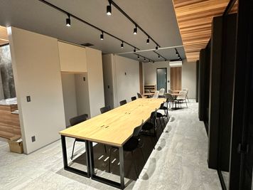 ワークスペース２ - NI to WA Coworking Space ドロップインプランの室内の写真