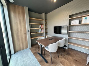 貸し会議室 - NI to WA Coworking Space ドロップインプラン-NI to WA の室内の写真
