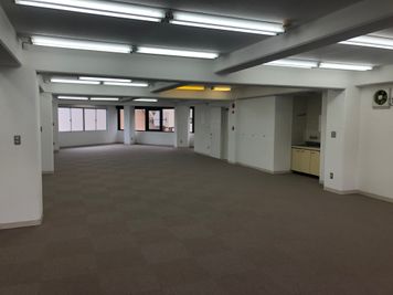 奥行き7.8m、幅16.8m - 日研ビルレンタルスペース 貸し会議室・多目的スペースの室内の写真