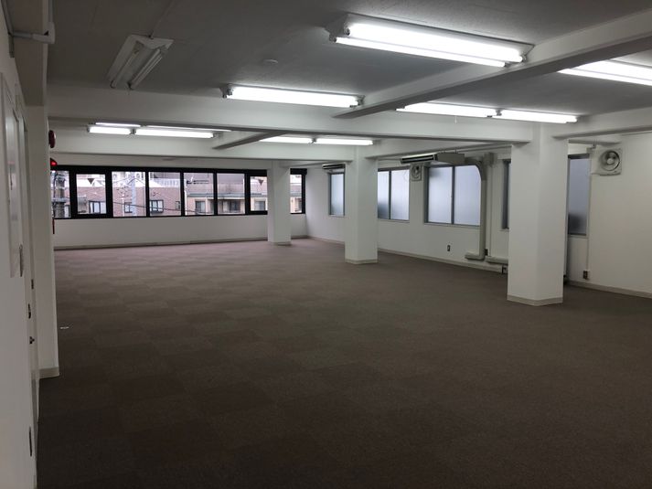 奥行き7.8m、幅16.8m - 日研ビルレンタルスペース 貸し会議室・多目的スペースの室内の写真
