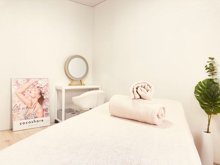 ココシェア・レンタルルーム 美容サロン運営♥完全個室のレンタルルームの室内の写真