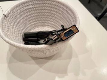 【VGA、タイプC、ThunderboltのHDMI変換機もご用意しております】 - 【閉店】TIME SHARING 有楽町 福石ビル 【閉店】4Aの室内の写真