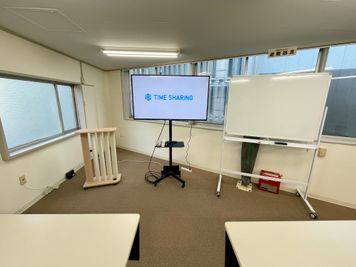 【司会台・モニター・ホワイトボードを無料でお使いいただけます】 - 【閉店】TIME SHARING 有楽町 福石ビル 【閉店】4Aの室内の写真