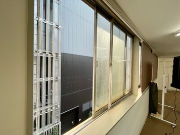 【窓を開けて換気可能です】 - TIME SHARING 有楽町 福石ビル 4Aの室内の写真