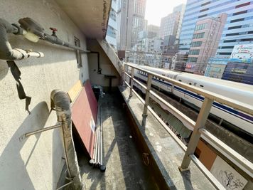 【喫煙所には灰皿をご用意していないので、お客様自身で携帯灰皿をご用意ください】 - 【閉店】TIME SHARING 有楽町 福石ビル 【閉店】4Aの室内の写真