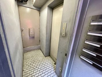 【ビル1階エレベーター前】 - 【閉店】TIME SHARING 有楽町 福石ビル 【閉店】4Aの室内の写真