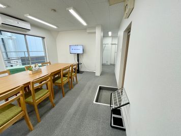 【メインフロアの奥にはちょっとしたスペースがあります】 - 【閉店】TIME SHARING 有楽町 福石ビル 【閉店】5Aの室内の写真