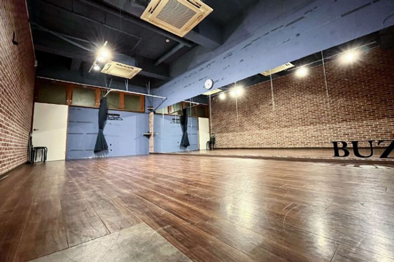 6st - 浦和 レンタルスタジオ　STUDIO BUZZ 