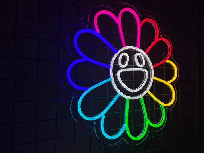 撮影部屋beehive【ネオンプラン】 - レンタルオフィスビーハイヴ