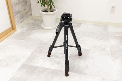 【無料貸出】三脚×１(ベルボン) - photo space HISAYA / スタジオhiyori 和室/白壁/メイクスペース/トイレもある撮影レンタルスペースの設備の写真