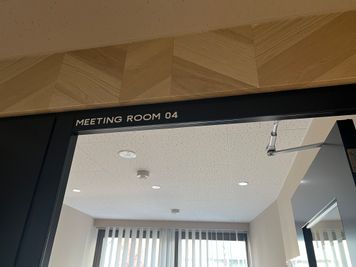 H¹T日本橋（サテライト型シェアオフィス） 会議室 04(4名)3Fの室内の写真