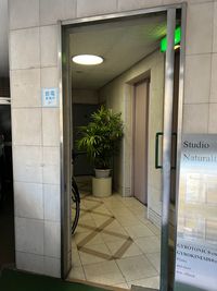 ビルの入り口 - アルシュ代々木 アルシュ代々木レンタルスペースの室内の写真