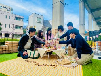 🍰食事を持ちよってお誕生日パーティー🎉お誕生日の装飾もご用意しています！（イメージ） - エミキューブ桜台シェアテラス レンタルスペース②の室内の写真