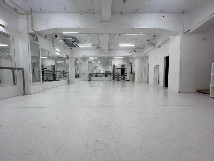 UBUダンススタジオ - UESバレエスタジオ