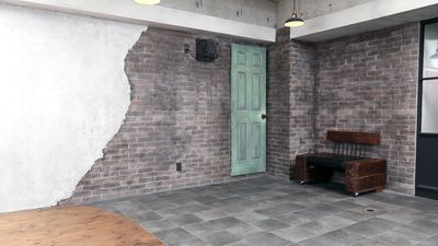 RoomA　ビンテージ感のあるコンクリートとブリックの壁 - スタジオミームリンクの室内の写真