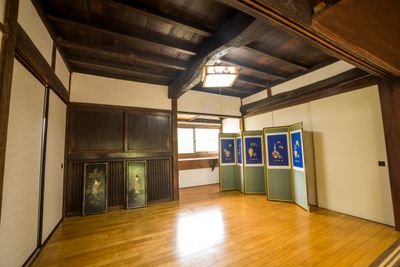 更衣室、または舞台裏です。（現在ある程度荷物がございます） - 古民家冨田邸、都内で珍しい由緒ある古い建物です。の室内の写真
