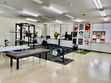 久留米IC直ぐ！トレーニング、ダンスとして利用可能！全身鏡やストレッチベッド等をご用意したレンタルジム！ - KAKEHASHI　ビル