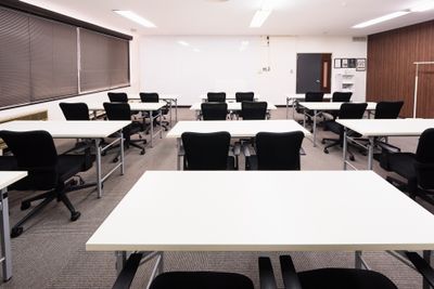 【広瀬通】24名収容 壁一面がホワイトボード！アイデアを出したい時に使える貸し会議室＜セミナー・講演会に＞ - 仙台協立第1ビル