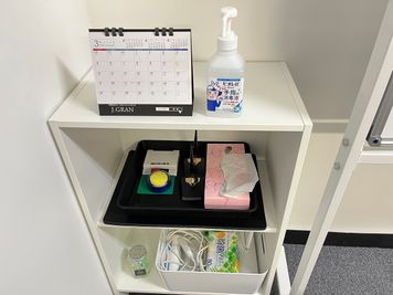 入室前のアルコール消毒と退出前の除菌清掃のご協力お願いします。 - L&Cスペース谷町四丁目駅前 A号室の室内の写真