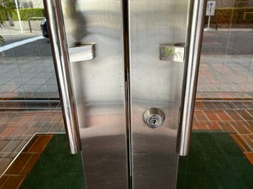 エントランスの鍵穴はコチラです。 - L&Cスペース谷町四丁目駅前 A号室の室内の写真