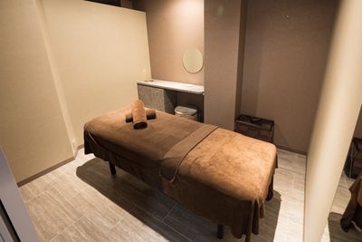 浅草線『東銀座駅』A7出口目の前!お客様に喜ばれる落ち着いた広々個室スペース。整体やエステ、マッサージにおすすめ。設備充実 - 好アクセス◎広々個室 レンタルサロン