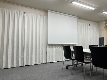 株式会社モーニングベルダンススペース （株）モーニングベル　打ち合わせ・ダンススペースの室内の写真
