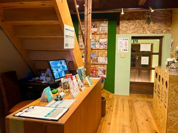 受付（スタッフ常駐） - 古民家コワーキングスペースCOMMUNE泉佐野 和室撮影スタジオの室内の写真