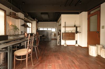 奥にキッチン手前に庭テラスがあるLIVING STUDIO - アトリエ阿佐ヶ谷 アトリエ阿佐ヶ谷"Atelier Asagaya" 撮影スタジオの室内の写真