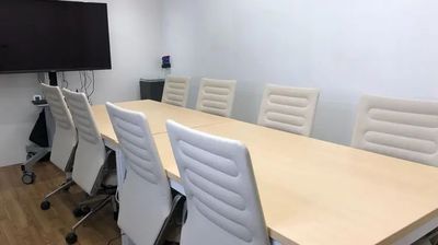 【平日日中限定】原宿駅・明治神宮前駅すぐ！モニター付き広々会議室 - EIGHT CAFE