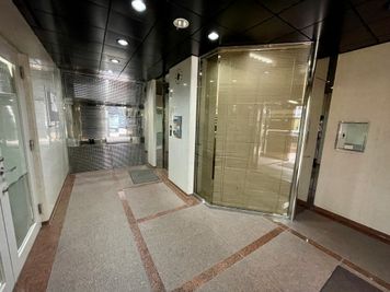 【1階エレベーターホール】 - 【閉店】TIME SHARING 新御茶ノ水 東英小川町ビル 4Aの入口の写真