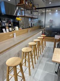 EIGHT CAFE 最高立地のワークスペースでドロップイン利用！カフェオープン席の室内の写真