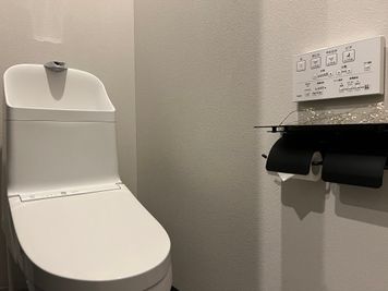 【お手洗い】男女ともに利用可能なトイレございます。 - トレーニングジムGOAT トレーニングジムGOAT (メンズ脱毛BOSS名古屋店内)のその他の写真