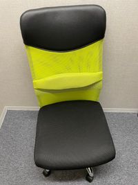 【キャスター付きのデスクチェアなので、快適にスペースをご利用いただけます。】 - 【閉店】テレワークブース田町 【閉店】ブース06の室内の写真