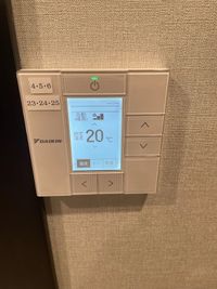 【空調設備のリモコンは廊下にあります。】 - テレワークブース田町 ブース21の室内の写真