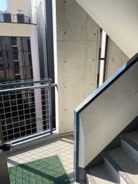 【喫煙所（5F非常階段）】 - テレワークブース田町 ブース21の室内の写真