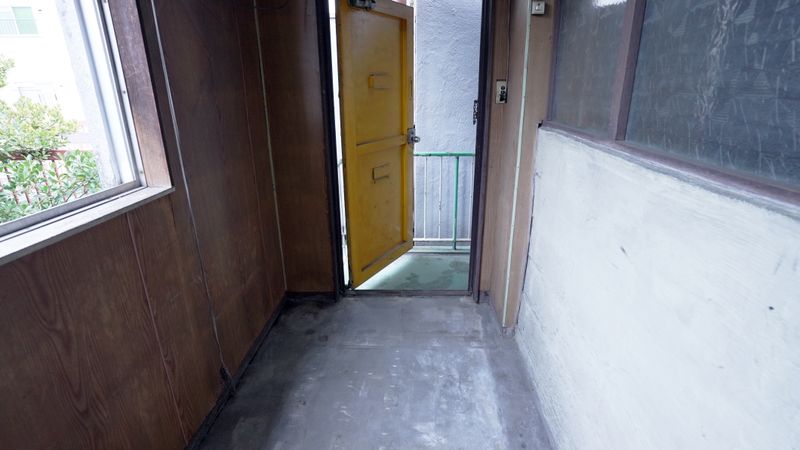 スタジオザットルインズ 廃墟スタジオ3階スペースの入口の写真