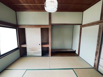 104号室
６畳ほどの大きさの部屋ですが押し入れなどあり収納には困りません！
家具などこちらで用意できるものは用意いたします。 - シェアオフィス＆シェアスペース　もみじ レンタルオフィス＆レンタルスペース　もみじの室内の写真