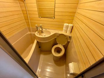 【室内に男女共用トイレが1つございます】 - 【閉店】TIME SHARING 新宿南口 GSハイム 【閉店】503の設備の写真