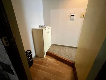 【アットホームな玄関♪靴を履いたままお上がりいただけます】 - TIME SHARING 新宿南口 GSハイム 503の室内の写真