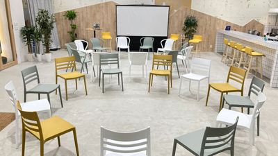グループワーク形式のレイアウトイメージ - 372_Spacemarket-Lounge イベントスペースの室内の写真