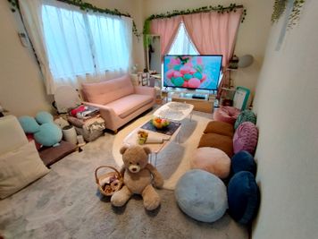 パーティ・誕生日会【コンビニ0分】オオノビル305「ロココ川口」 ハロウィン🎃2面採光✨ママ会👶優しい日差し💗癒し系スペースの室内の写真