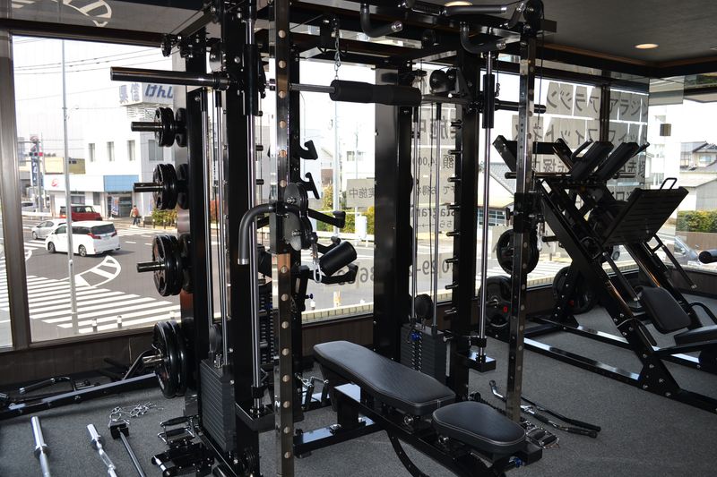 【完全個室で広々100㎡／撮影可】マシン複数利用可能な隠れ家ジム - アラジンフィットネス土浦桜町店
