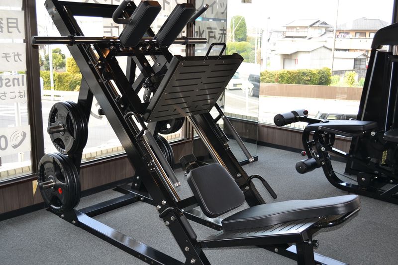 【完全個室で広々100㎡／撮影可】マシン複数利用可能な隠れ家ジム - アラジンフィットネス土浦桜町店